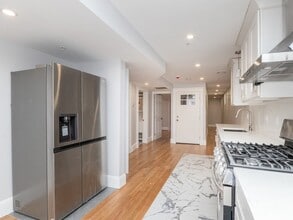 764 Columbia Rd, Unit 1 in Boston, MA - Building Photo - Building Photo