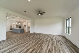 125 Birdie Dr in Hempstead, TX - Foto de edificio - Building Photo