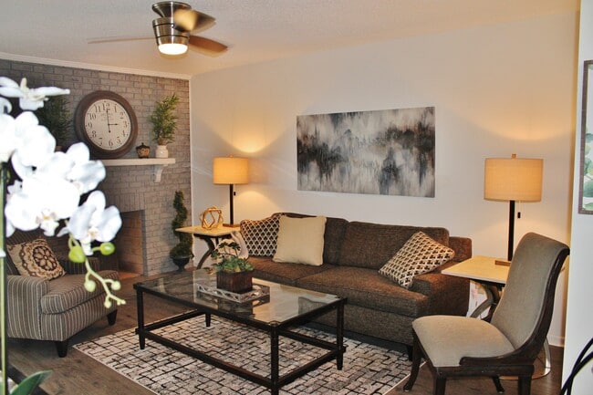 7805 Renaissance Ct, Unit B in Charlotte, NC - Foto de edificio - Building Photo