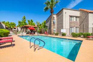 Scottsdale Place Apartments in Scottsdale, AZ - Building Photo