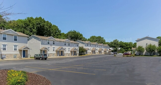 4477 Lake Michigan Dr in Allendale, MI - Building Photo - Building Photo