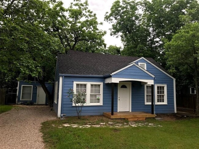 710 W Lake Dr in Taylor, TX - Building Photo - Building Photo