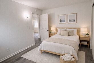 45421 Sunset Ln, Unit 2 in Palm Desert, CA - Foto de edificio - Building Photo