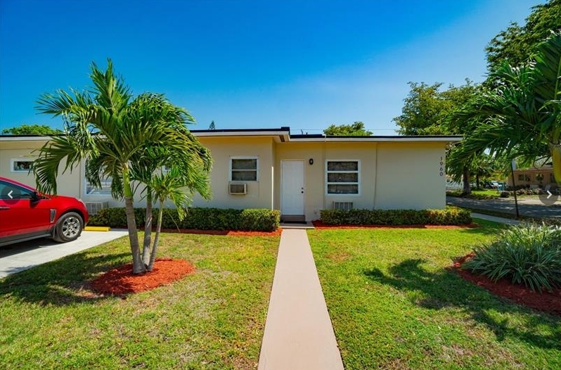 Cactus Tree in Hollywood, FL - Building Photo