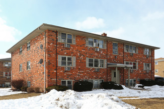 Eagleton Apartments in Palatine, IL - Building Photo - Building Photo