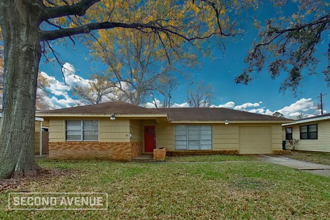 property at 1112 Camden Rd