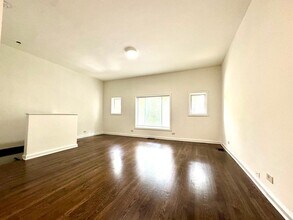 1526 N Artesian Ave in Chicago, IL - Building Photo - Building Photo