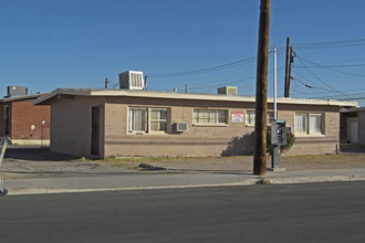 5126 Kell Ln in Las Vegas, NV - Foto de edificio - Building Photo