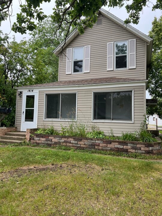 1414 Beltrami Ave NW, Unit B in Bemidji, MN - Building Photo