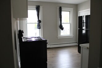 42 Summer St in Bristol, CT - Foto de edificio - Building Photo