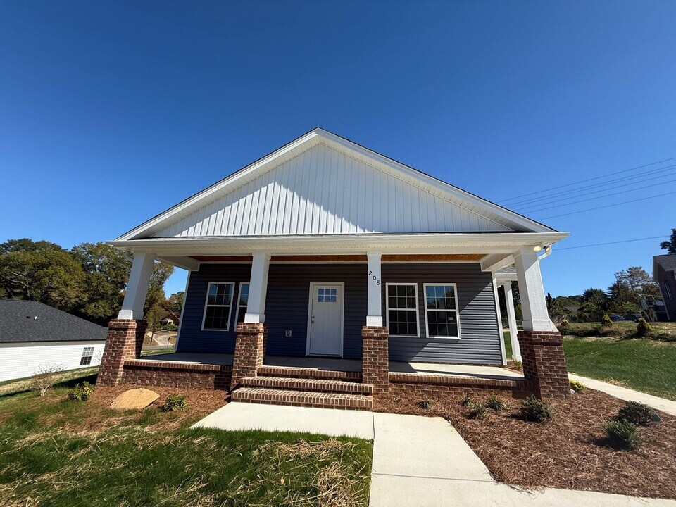 208 Home Ave in Graham, NC - Building Photo