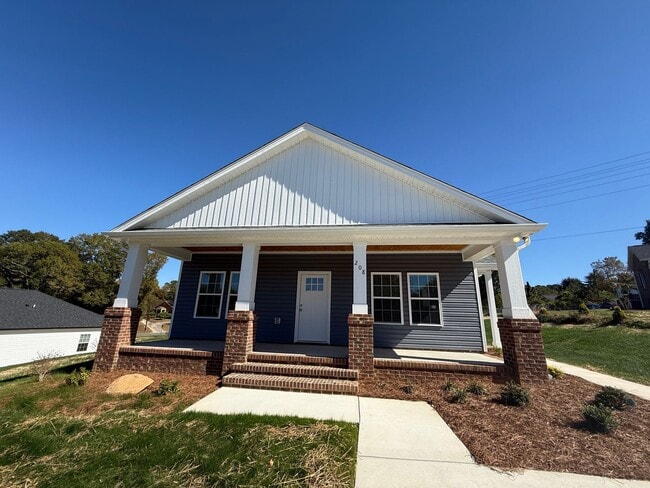 208 Home Ave