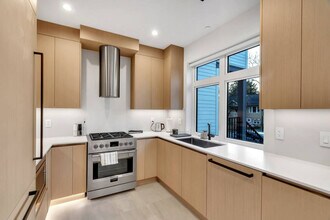 76 W 14th Ave in Vancouver, BC - Building Photo - Building Photo