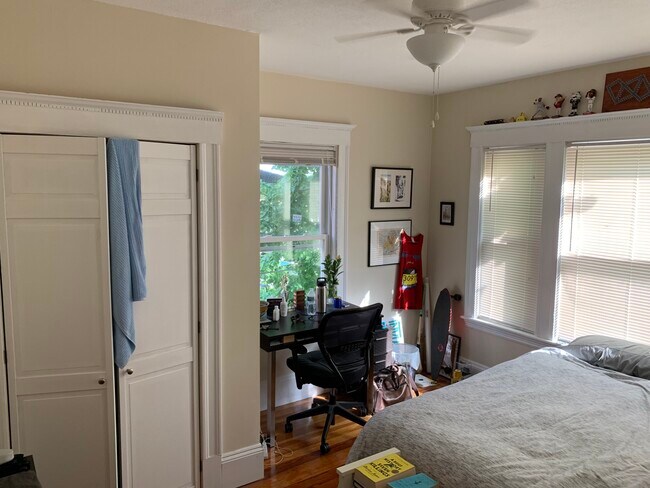 1081 Broadway, Unit 2 in Somerville, MA - Foto de edificio - Building Photo