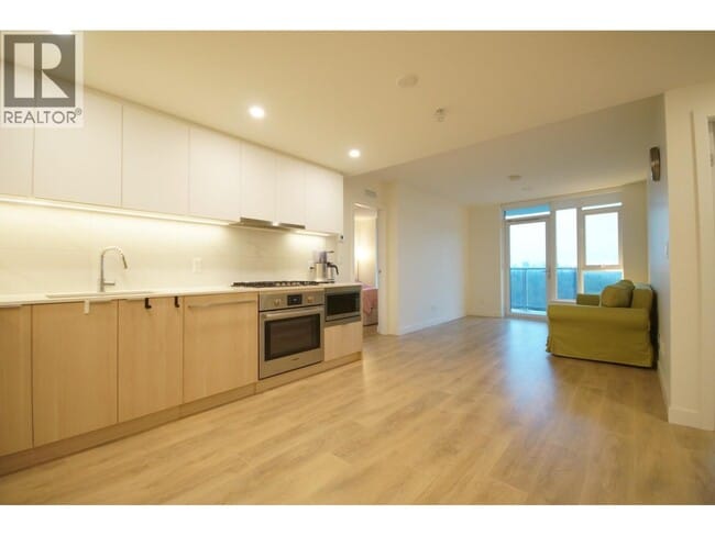 property at 318 Alderson Ave