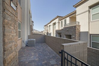 236 Juniper Peak Dr in Henderson, NV - Building Photo - Building Photo