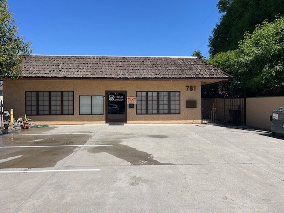 781 W San Bernardino Rd in Covina, CA - Building Photo