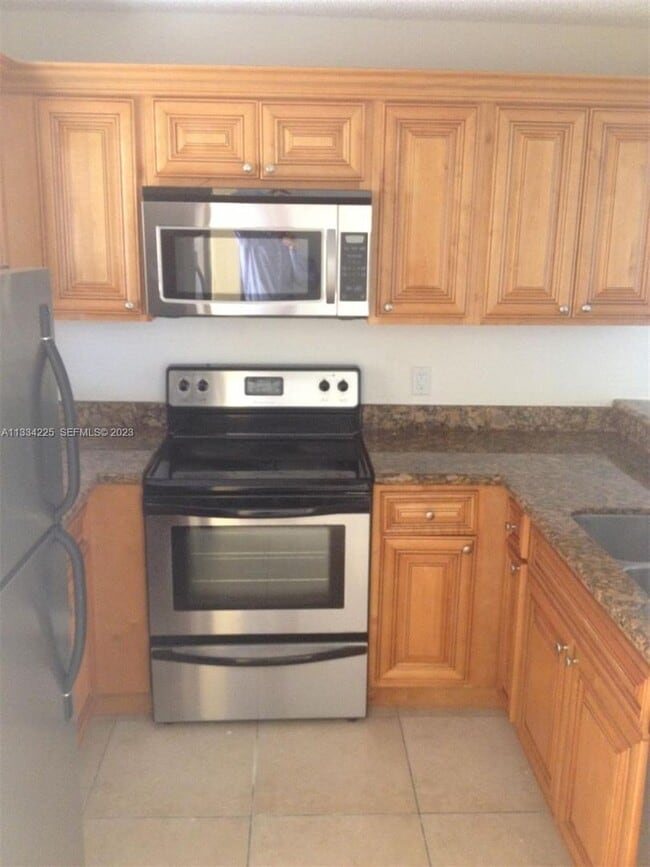 1500 Lake Crystal Dr in Royal Palm Beach, FL - Building Photo - Building Photo