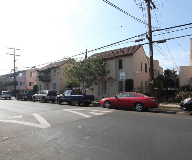 1165 N Hobart Blvd in Los Angeles, CA - Building Photo - Building Photo