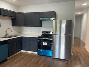 1084 Carmel St in Detroit, MI - Building Photo - Building Photo