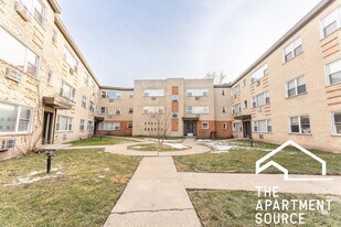1321 W Sherwin Ave, Unit 1A in Chicago, IL - Building Photo