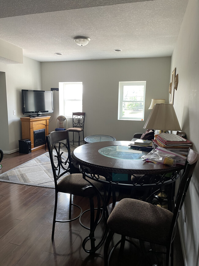 2533 7th Ave E, Unit Apt C in North St. Paul, MN - Building Photo - Building Photo