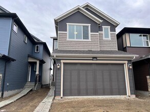 1475 Plum Cir SW in Edmonton, AB - Building Photo - Building Photo