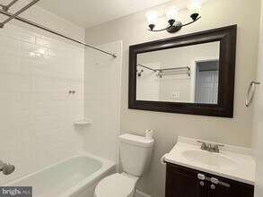 884 College Pkwy in Rockville, MD - Building Photo - Building Photo