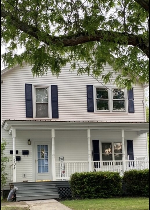 204 South St in Glens Falls, NY - Building Photo
