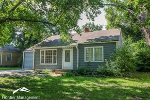 1125 Pomeroy St in Manhattan, KS - Building Photo