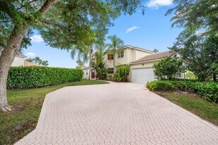 2104 Country Golf Dr in Wellington, FL - Building Photo