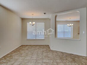 9319 Foxgrove Way in San Antonio, TX - Building Photo - Building Photo