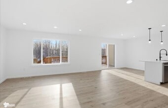 336 Ashbrook Dr in Wasilla, AK - Foto de edificio - Building Photo