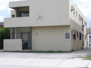 863 SW 4th St in Miami, FL - Building Photo - Building Photo