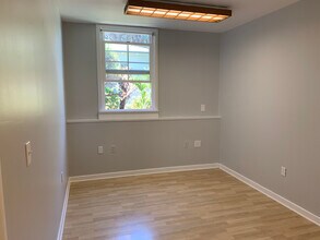 8119 Loyola Blvd, Unit 1A in Los Angeles, CA - Building Photo - Building Photo