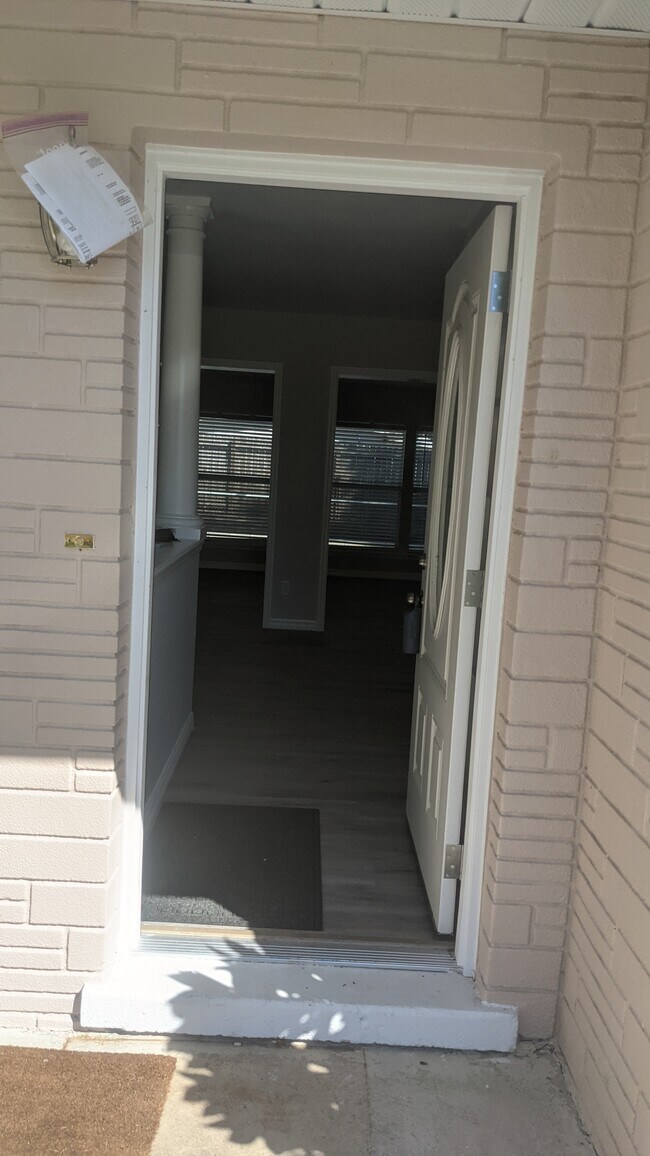 2042 Harley Ave in Sarasota, FL - Foto de edificio - Building Photo