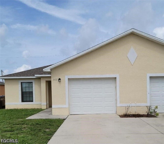 3410 SW 7th Pl in Cape Coral, FL - Building Photo