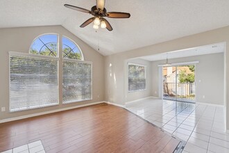 682 Youngstown Pkwy in Altamonte Springs, FL - Foto de edificio - Building Photo