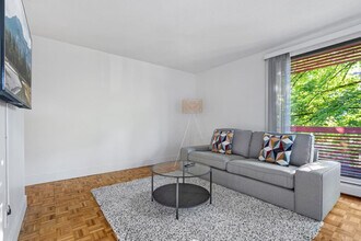 1190 W 10th Ave in Vancouver, BC - Building Photo - Building Photo
