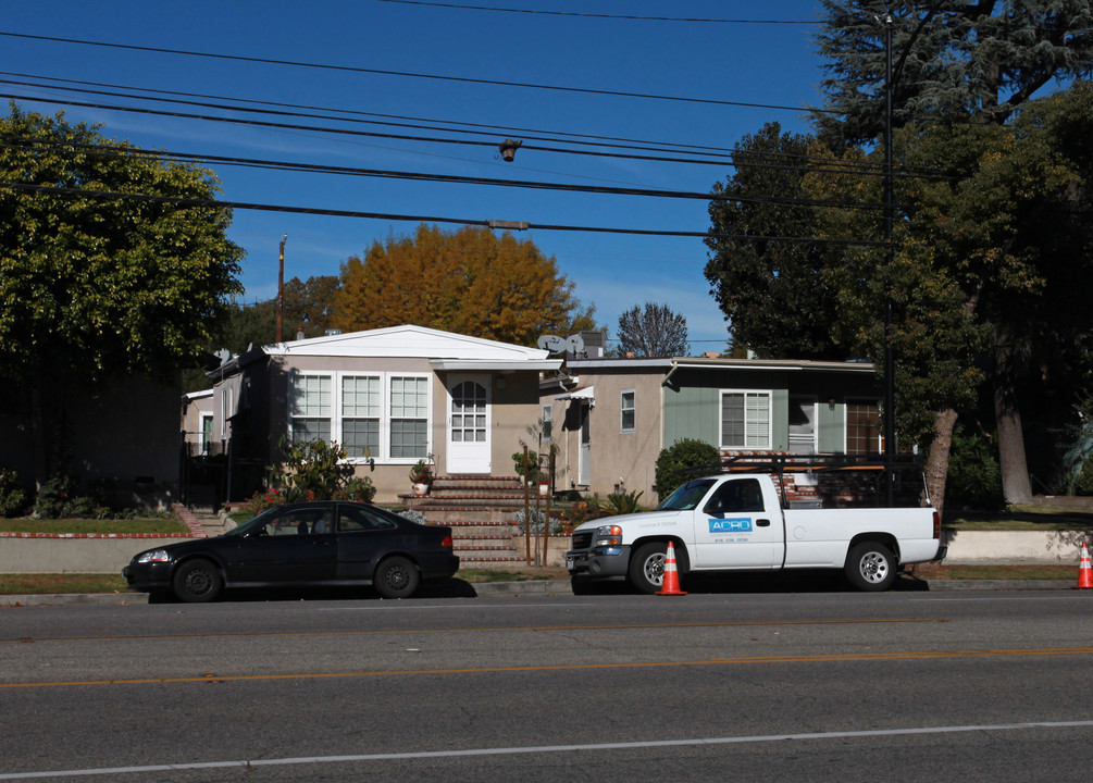 401 W Alameda Ave in Burbank, CA - Foto de edificio