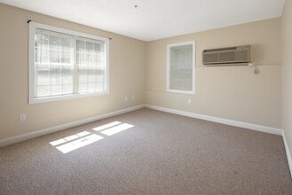 424 Granite St, Unit 2 in Quincy, MA - Building Photo - Building Photo