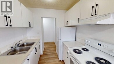 9515-9100 100 Ave. in Grande Prairie, AB - Building Photo - Building Photo