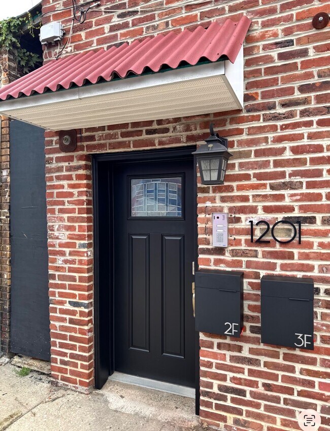 1201 N 26th St, Unit 3rd Floor in Philadelphia, PA - Building Photo - Building Photo