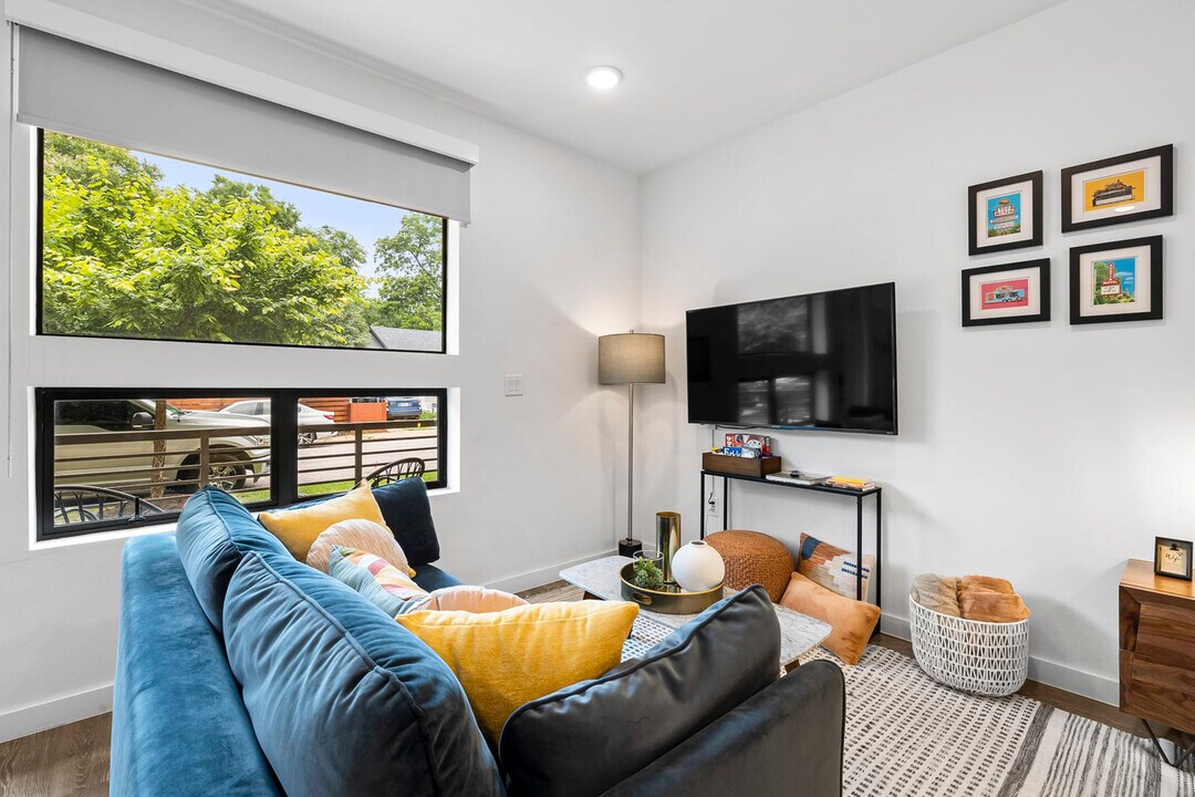 49 Navasota St in Austin, TX - Building Photo