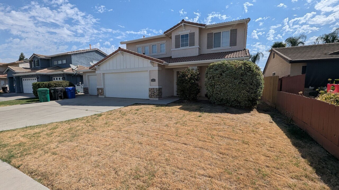 1446 N Mathew St in Porterville, CA - Building Photo
