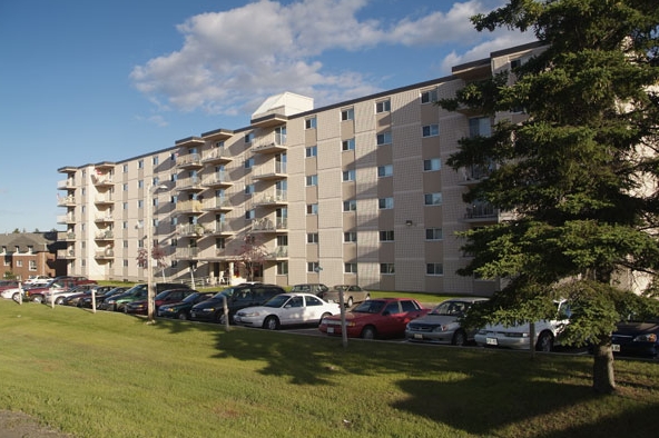 935 Hudson Heights in Thunder Bay, ON - Building Photo