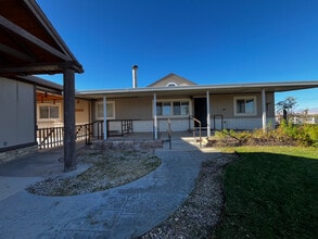 225 S Pioneer Rd in Overton, NV - Building Photo - Building Photo