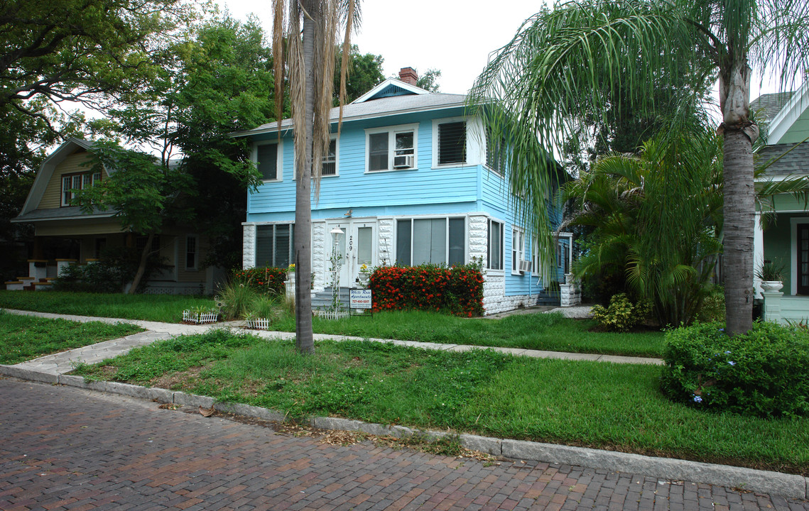 209 11th Ave N in St. Petersburg, FL - Building Photo