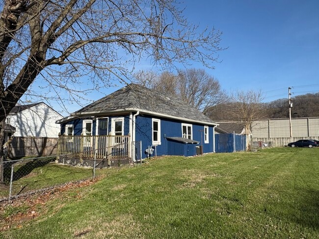 904 E Myrtle Ave in Johnson City, TN - Building Photo - Building Photo
