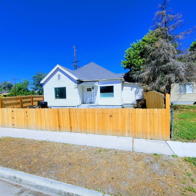 property at 921 S 900 W